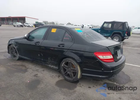 2009 Mercedes-Benz C 300 Luxury/Sport z USA, uszkodzony, nr VIN WDDGF54X99R083010